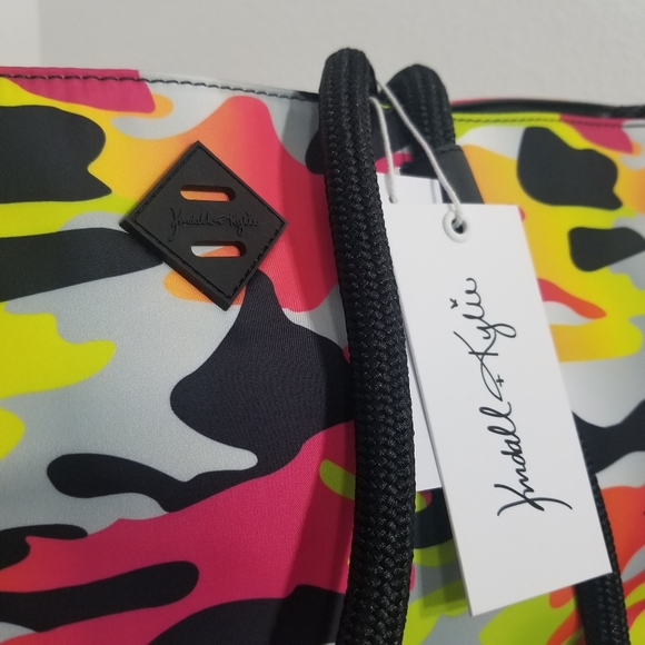 Kendall and Kylie Camo Bag - Picture 6 of 11